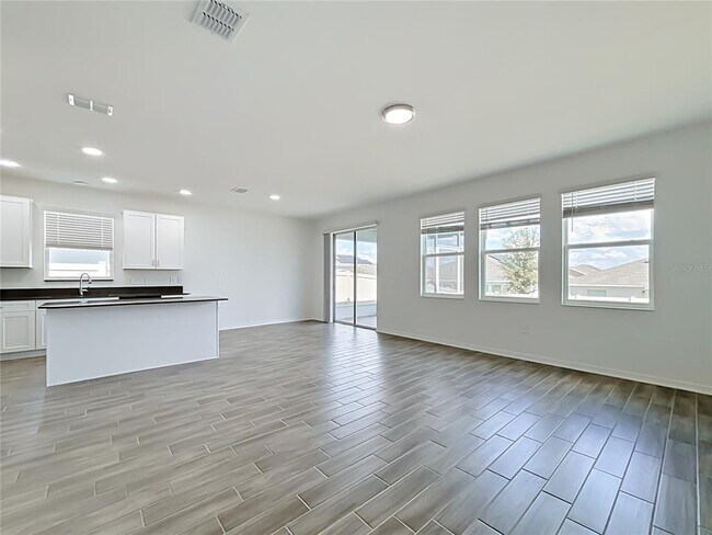 Building Photo - 643 Grove St