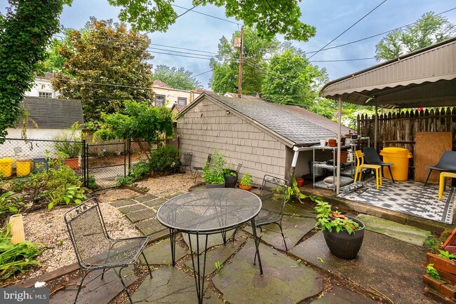 Building Photo - 240 Henley Rd