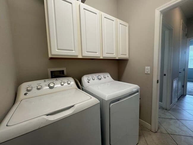 Building Photo - 4 Bedroom/3 Bathroom Enclave at Terra Bella