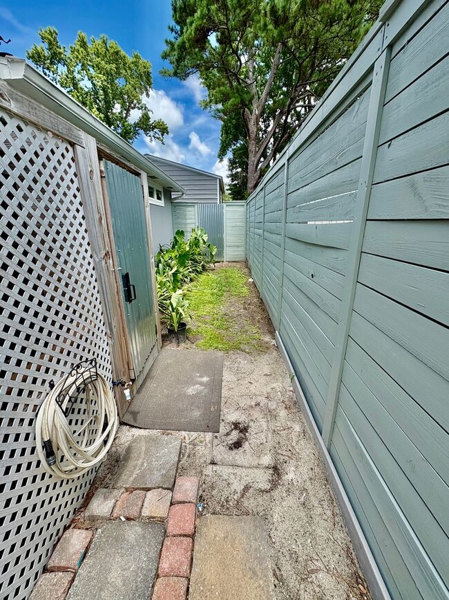 Building Photo - Charming One Bedroom ADU Furnished or Unfurnished