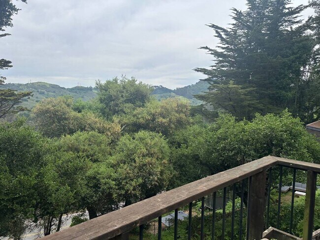 Building Photo - Cozy and Furnished-1 Bedroom, 1 Bath with Mountain Views