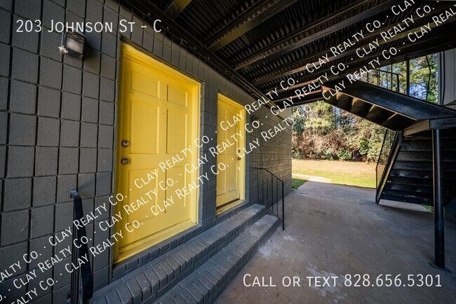 Building Photo - 203 Johnson St
