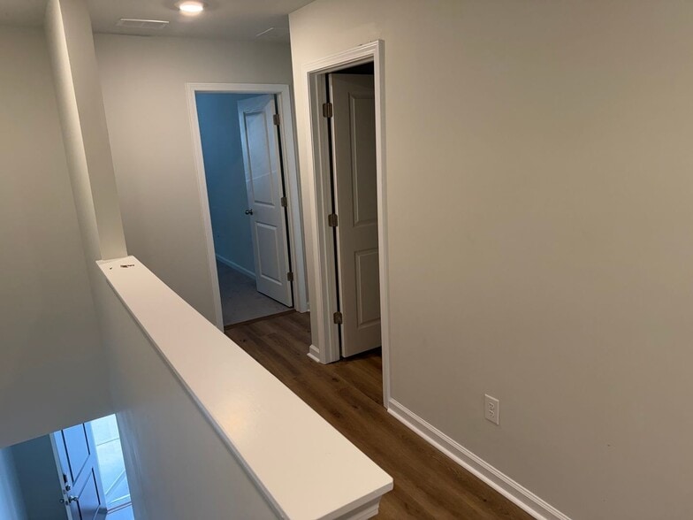 Building Photo - 4706 Palm View Cir