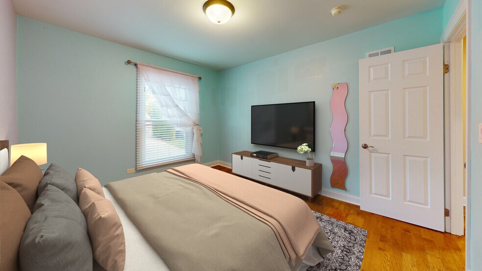 2nd Bedroom - 1327 Larchmont Dr