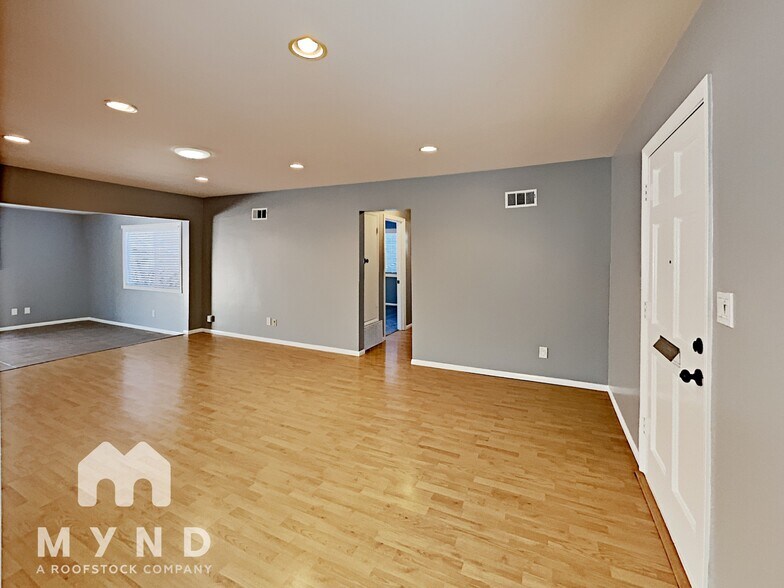Building Photo - 5572 Waring Rd