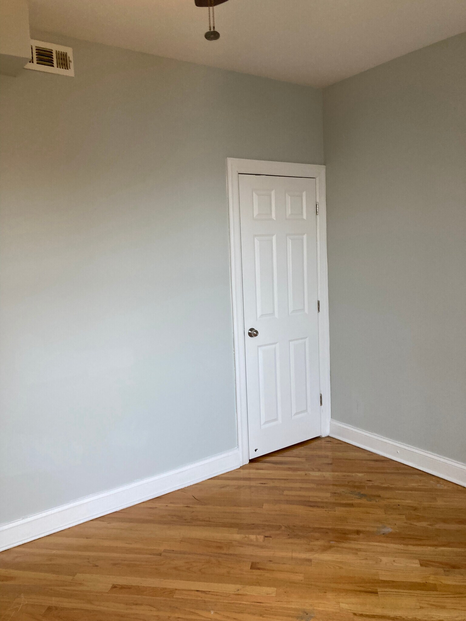 Building Photo - 894 Green Bay Rd