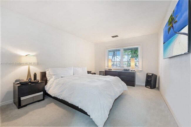 Building Photo - 610 Marquesa Dr