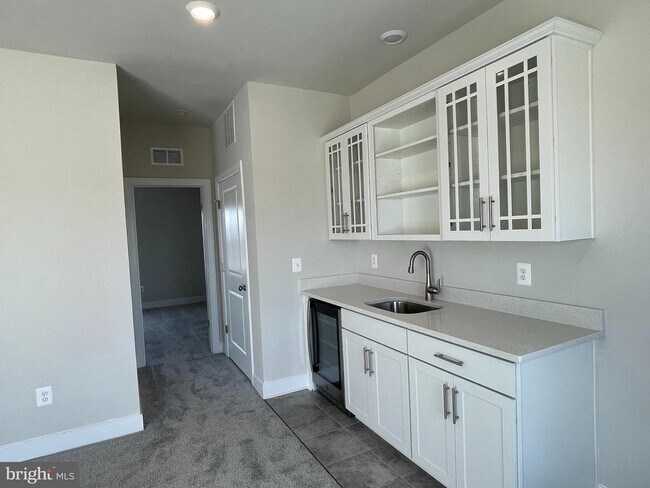 Building Photo - 313 Salinger Pl