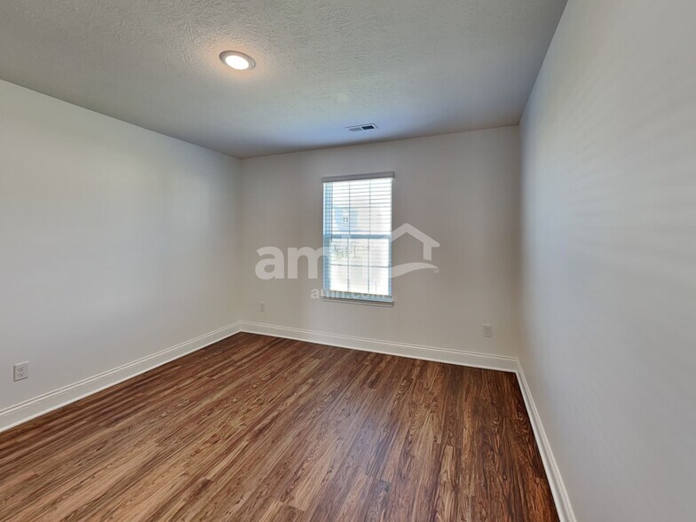 Building Photo - 8399 Northpoint Dr