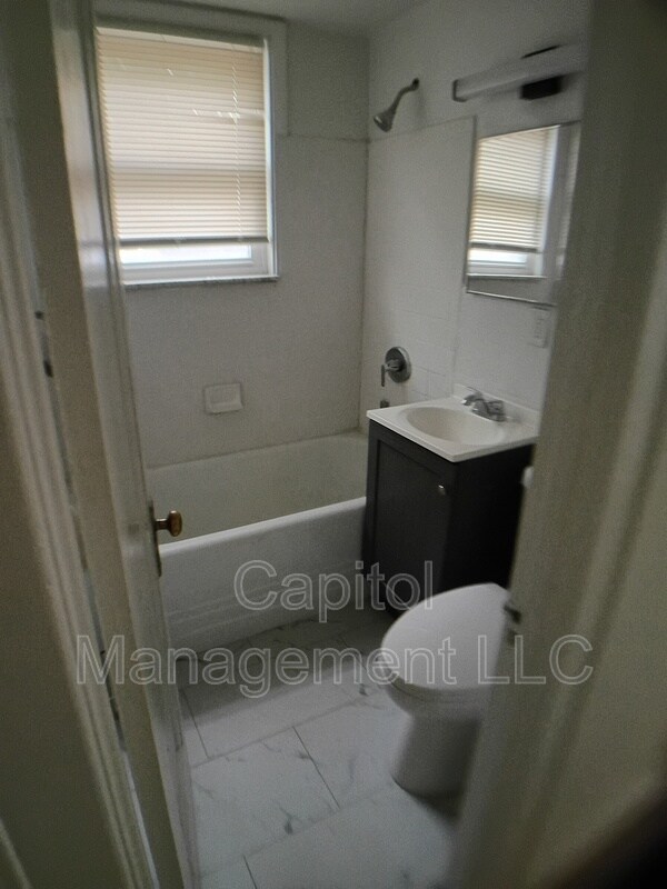 Building Photo - 316 W Saginaw St