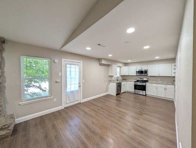 Building Photo - 3 Bedroom Beauty in Broken Arrow