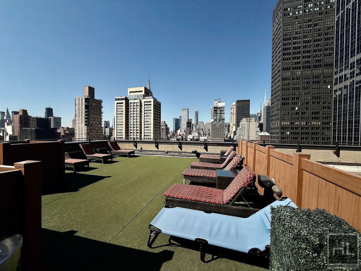 Building Photo - East 39th Street