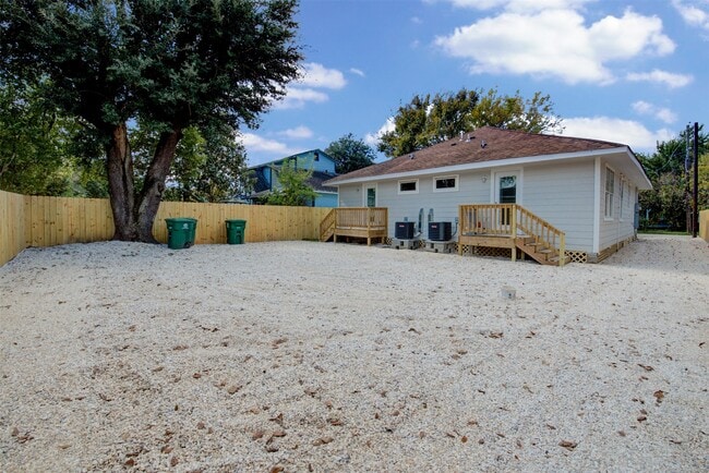 Building Photo - 2214 McKee St