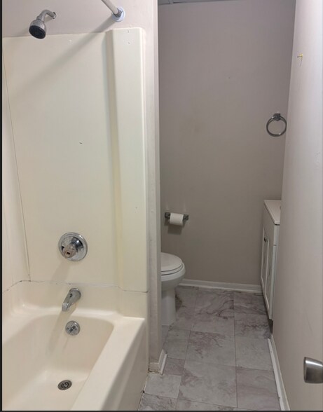 Bathroom - 405 Franklin St