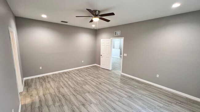 Building Photo - Beautiful 3 Bedroom, 2 Bathroom Home in Pa...