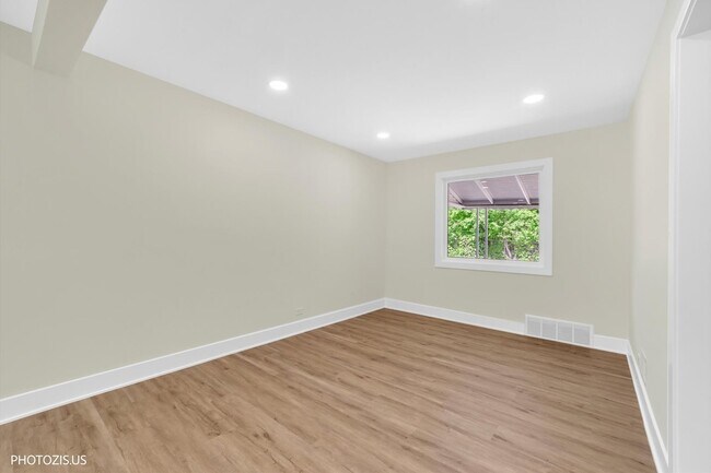 Building Photo - 803 Brummel St