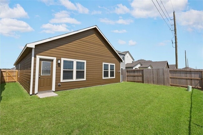 Building Photo - 1122 Elsinore Dr