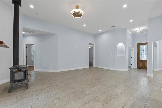 Building Photo - 127 Medlar Dr