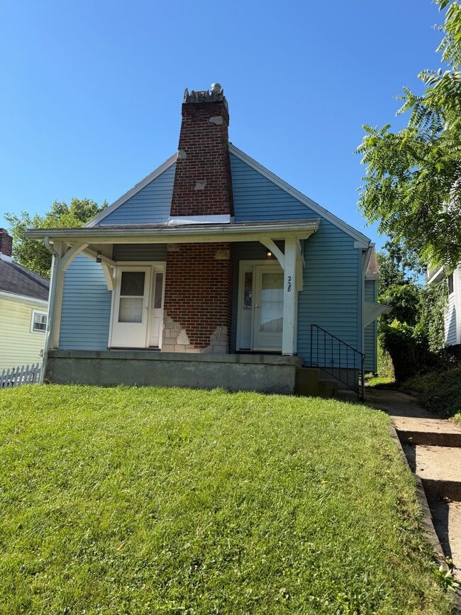Building Photo - Cute 2 bedroom/1 bath Bunglow with garage in Dayton