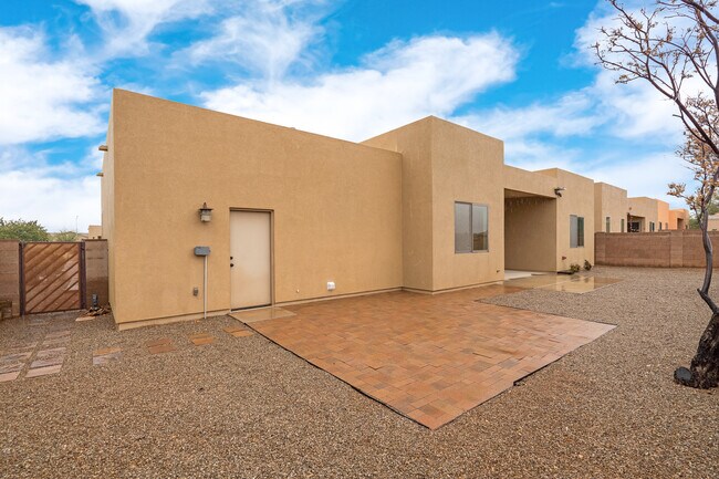 Building Photo - 1981 Sunview Ct