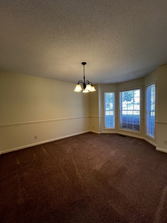 Building Photo - Charming 3 Bed, 2.5 Bath Home in Clarksvil...