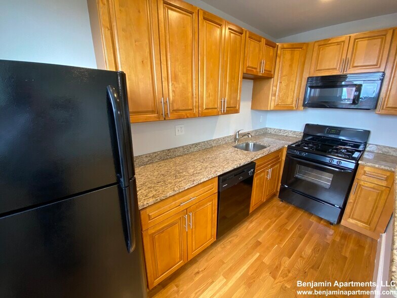 Building Photo - 136 Highland Ave