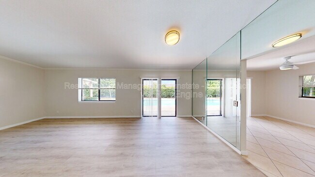 Building Photo - 609 White Water Dr