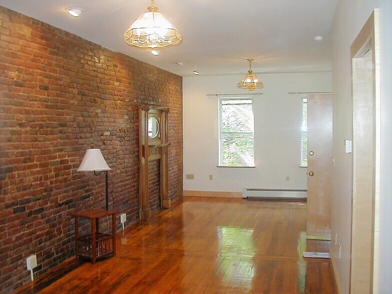 Building Photo - 71 Baldwin St