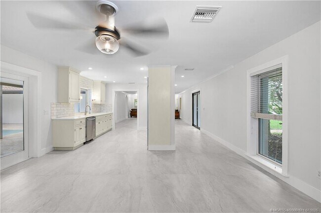 Building Photo - 4 Copaire Rd