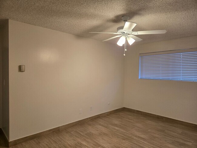 Building Photo - Completely Upgraded 2 bedroom Condo in Riverside