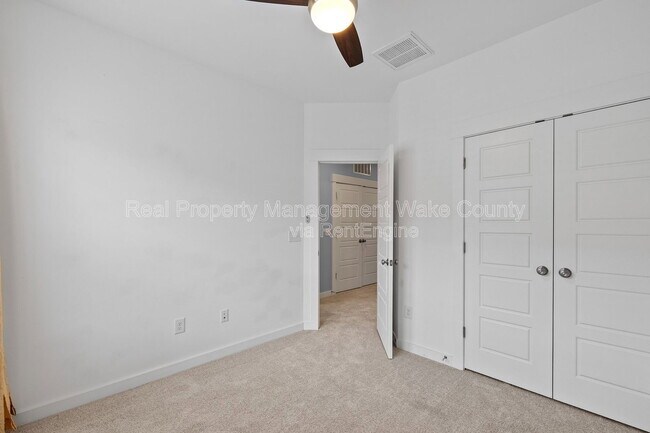 Building Photo - 410 Triumph Ln