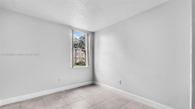 Building Photo - 1825 W 56th St