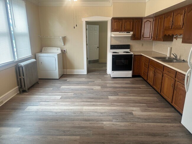 Building Photo - 226 E High St