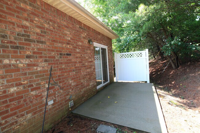 Building Photo - 2207 Stanford Ct