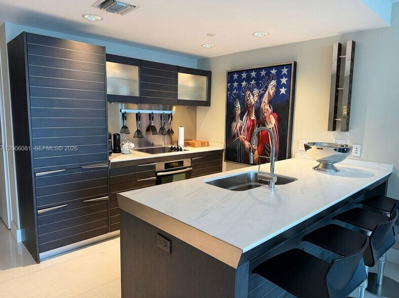 Building Photo - 200 Biscayne Blvd Way