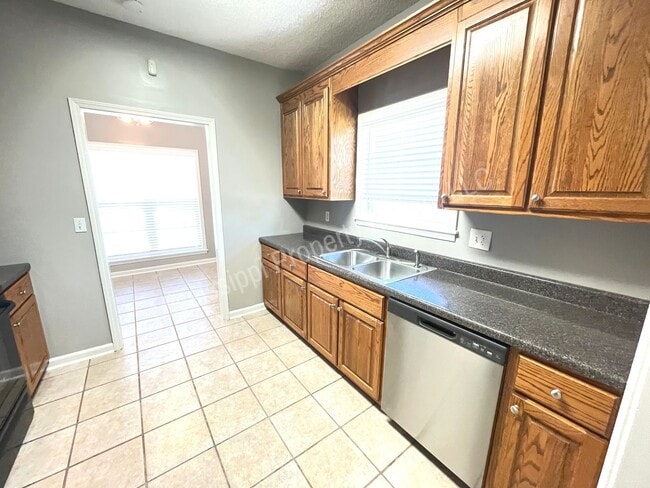 Building Photo - 3BD/2BA FOR RENT