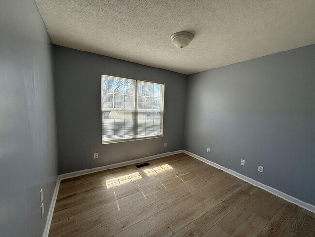 Building Photo - 500 Clifton Ct