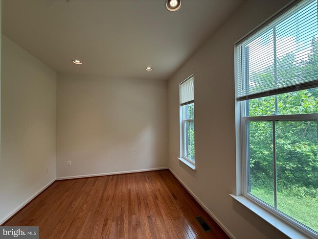Building Photo - 10215 Daventry Dr