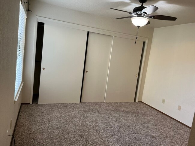 Building Photo - Single story condo located in Cedarbrook's Gated Community!