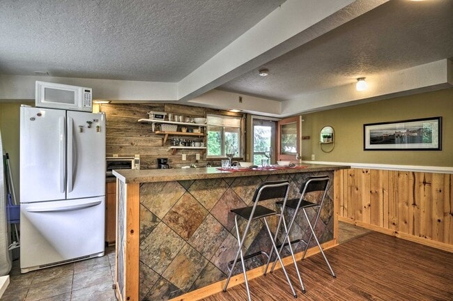 Building Photo - 11352 NE Fargo St