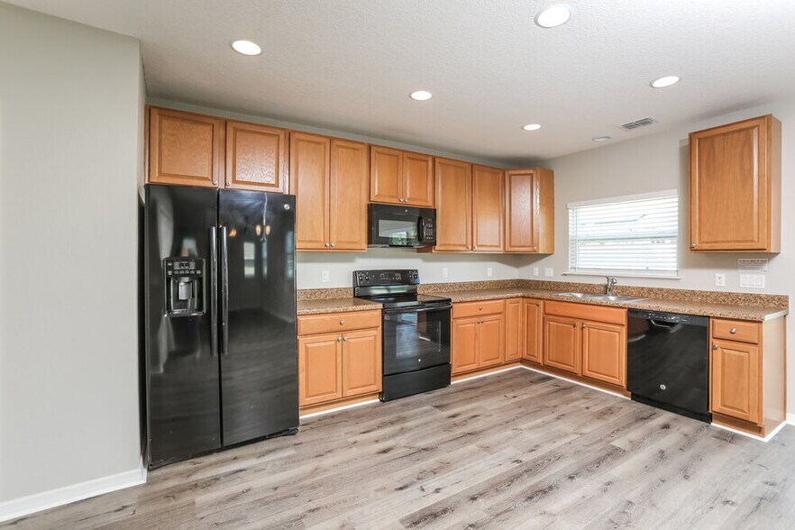 Building Photo - 2237 Aitkin Loop