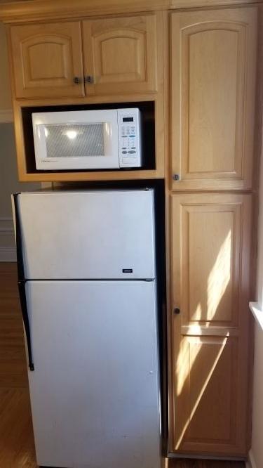 Building Photo - 222 N Oak Park Ave