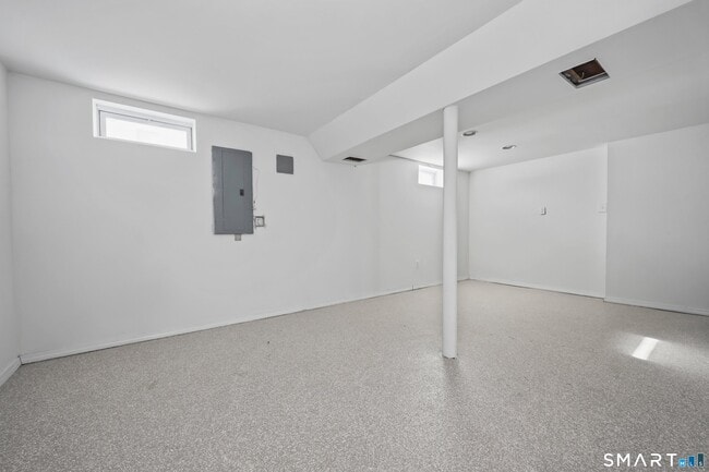 Building Photo - 33 Harland Ave