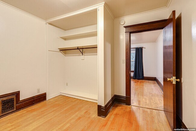 Building Photo - 111 W Parkway Ave