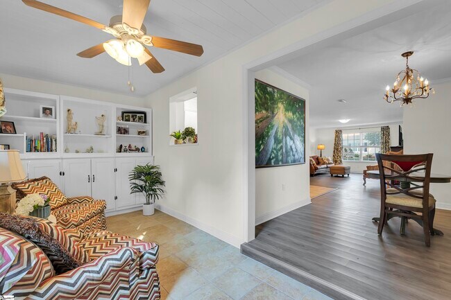 Building Photo - 925 Cleveland St