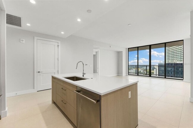 Building Photo - 275 1st Ave S