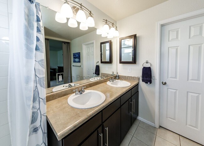Building Photo - 7724 Canyon Oak Dr