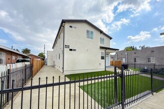 Building Photo - Brand New Luxury 4 & 5 Bed Units