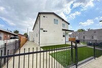 Building Photo - Brand New Luxury 4 & 5 Bed Units