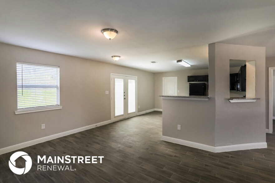 Building Photo - 1111 Glenn Dr